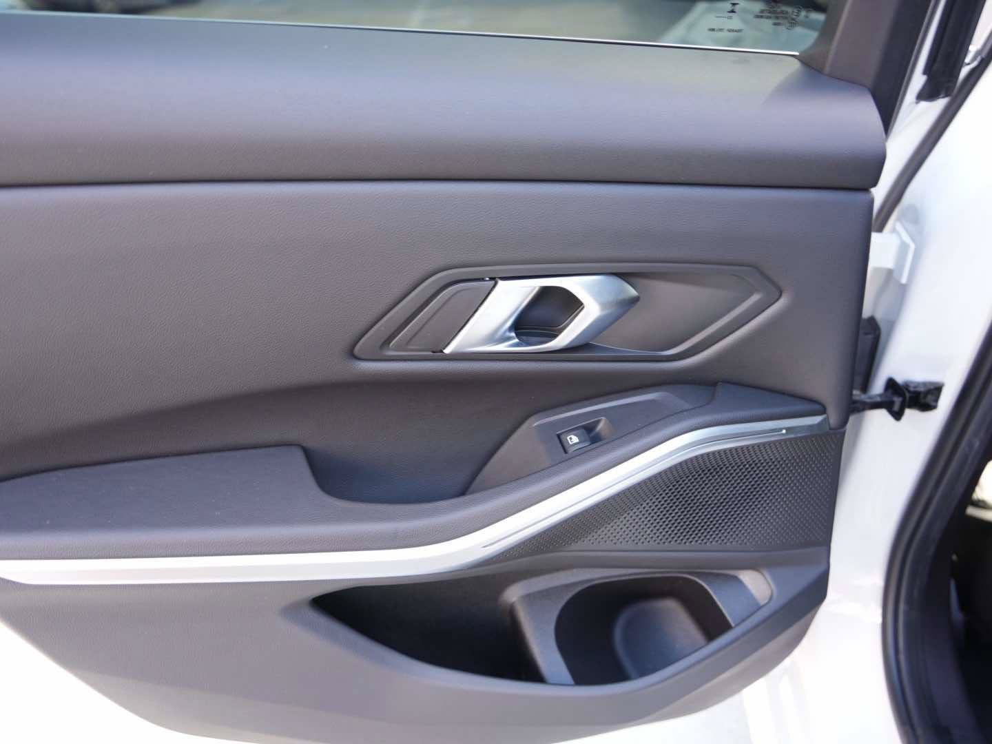 Used 2024 BMW 330i Sedan w/ Convenience Package RWD image 8