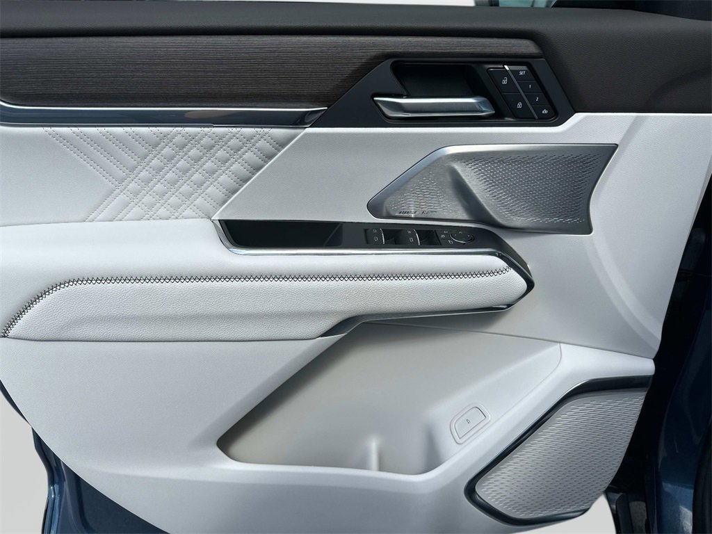 Used 2024 GMC Acadia Denali w/ Super Cruise Package image 17