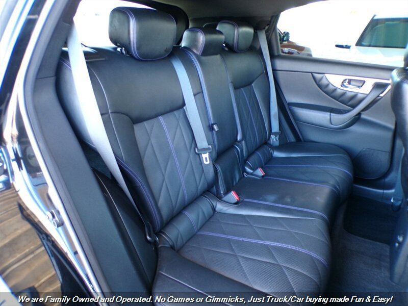 Used 2017 INFINITI QX70 AWD w/ Premium Package image 25