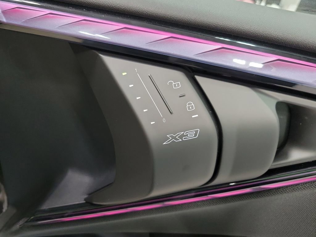 Used 2025 BMW X3 xDrive30i w/ Premium Package image 28