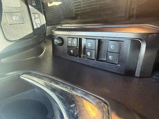 Used 2021 Toyota Tacoma TRD Sport w/ Technology Package image 18