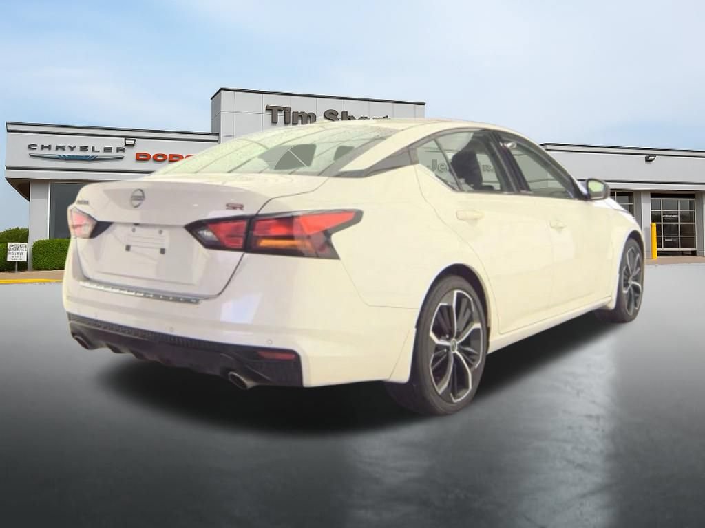 Used 2023 Nissan Altima 2.5 SR w/ SR Premium Package FWD image 4