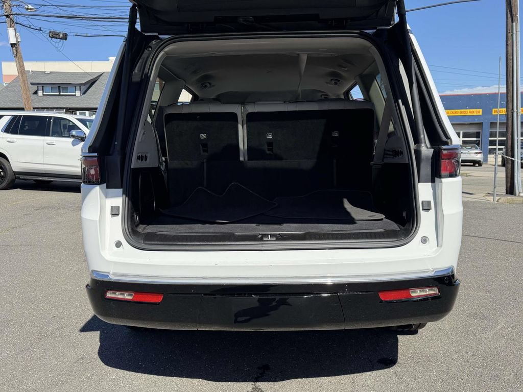 Used 2024 Jeep Wagoneer Series II w/ Flexible Seating Group AWD/4WD image 21