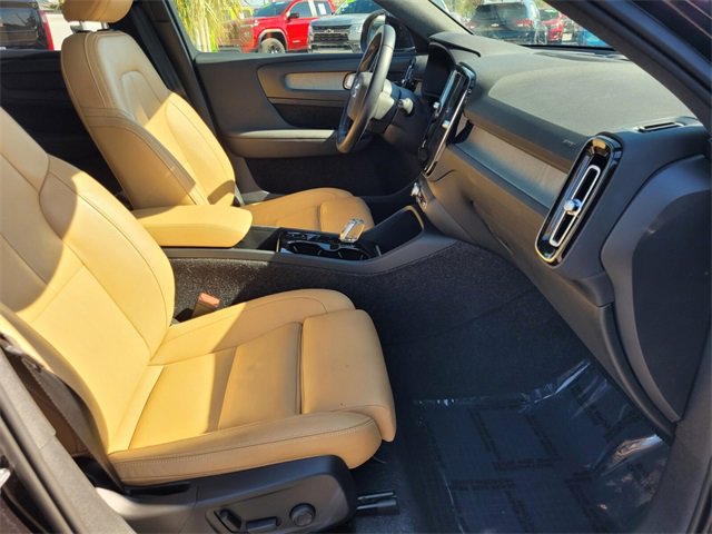 Used 2021 Volvo XC40 T5 Inscription image 17