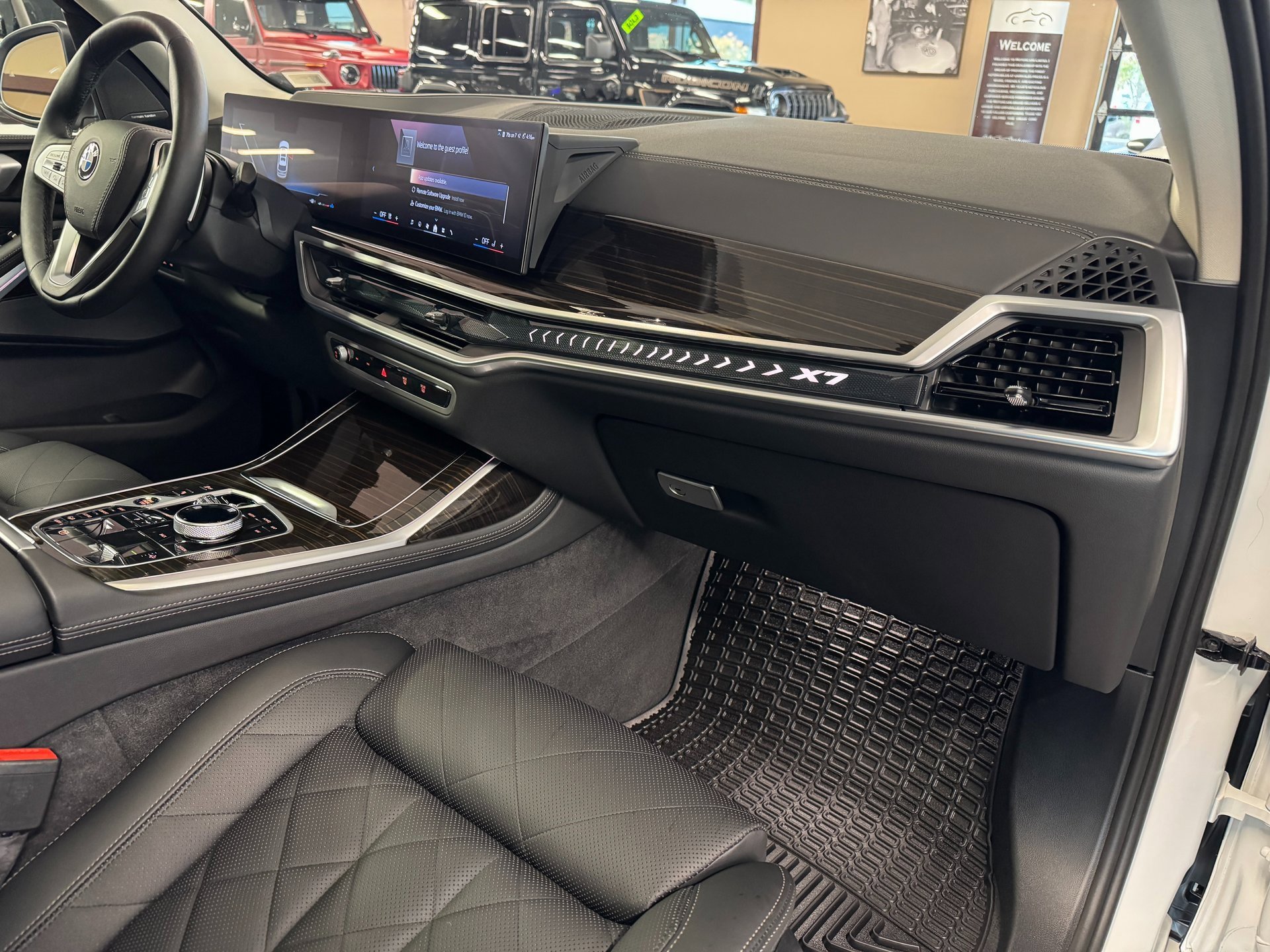 Used 2025 BMW X7 xDrive40i w/ Premium Package image 28
