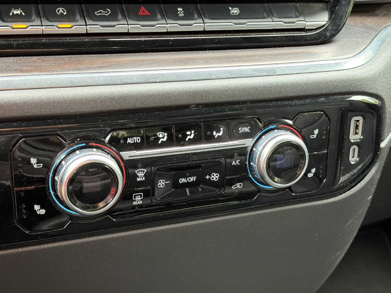 Used 2025 GMC Sierra 1500 SLT RWD image 5