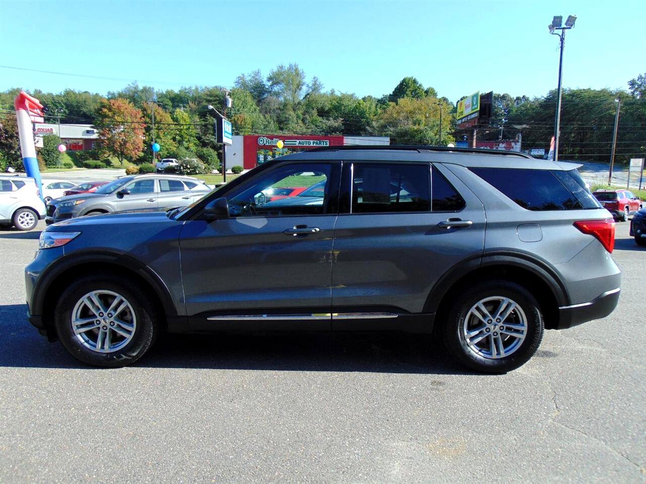 Used 2023 Ford Explorer XLT w/ Equipment Group 202A image 8