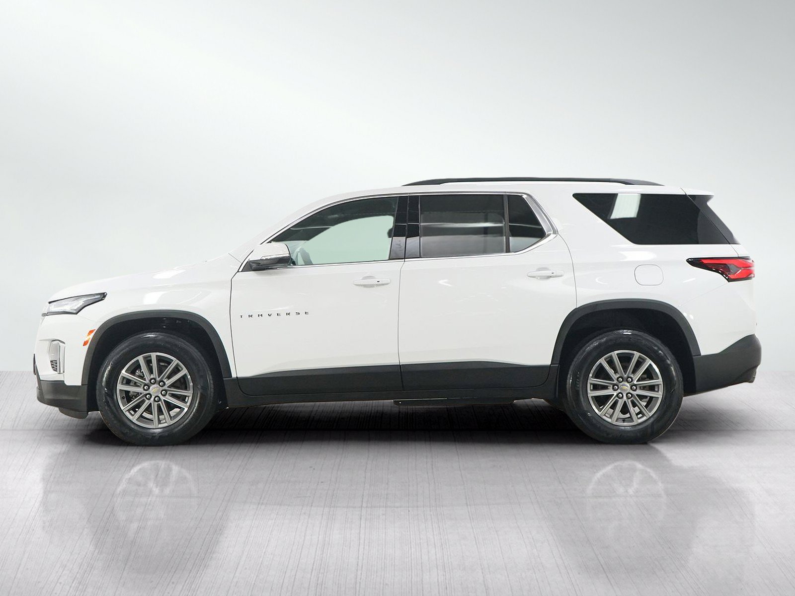 Used 2022 Chevrolet Traverse LT AWD/4WD image 2