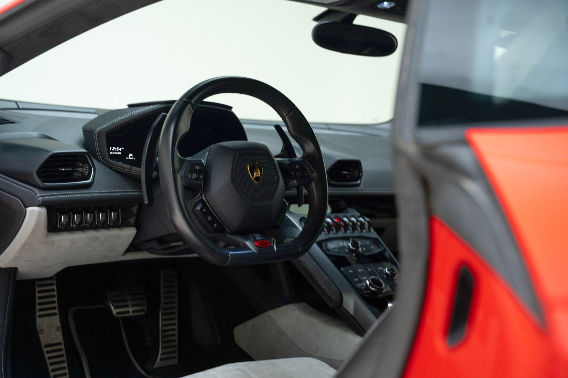 Used 2016 Lamborghini Huracan LP 580-2 RWD image 32
