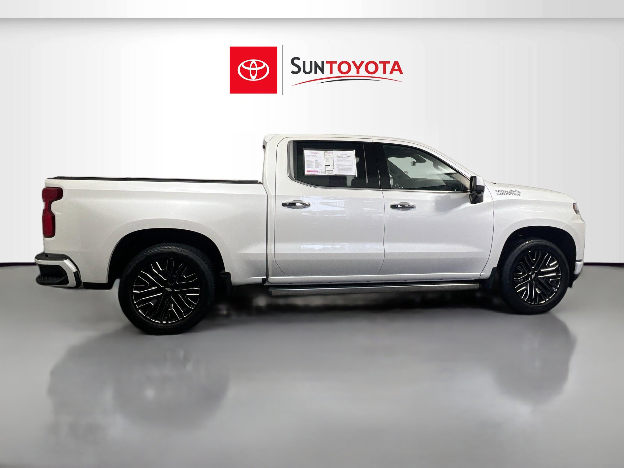 Used 2020 Chevrolet Silverado 1500 High Country w/ Technology Package image 2