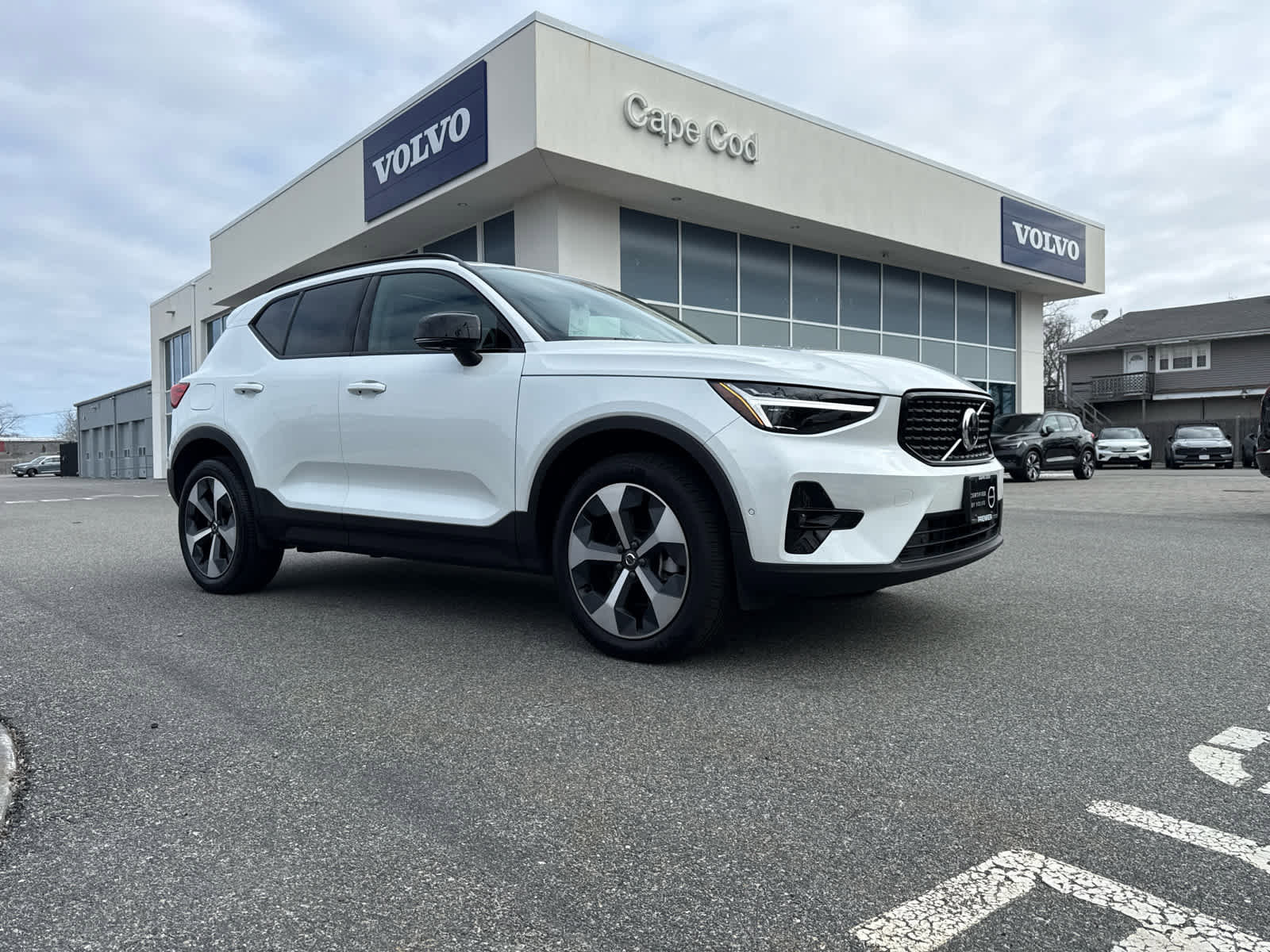 Used 2026 Volvo XC40 B5 Plus w/ Protection Package Premier image 2