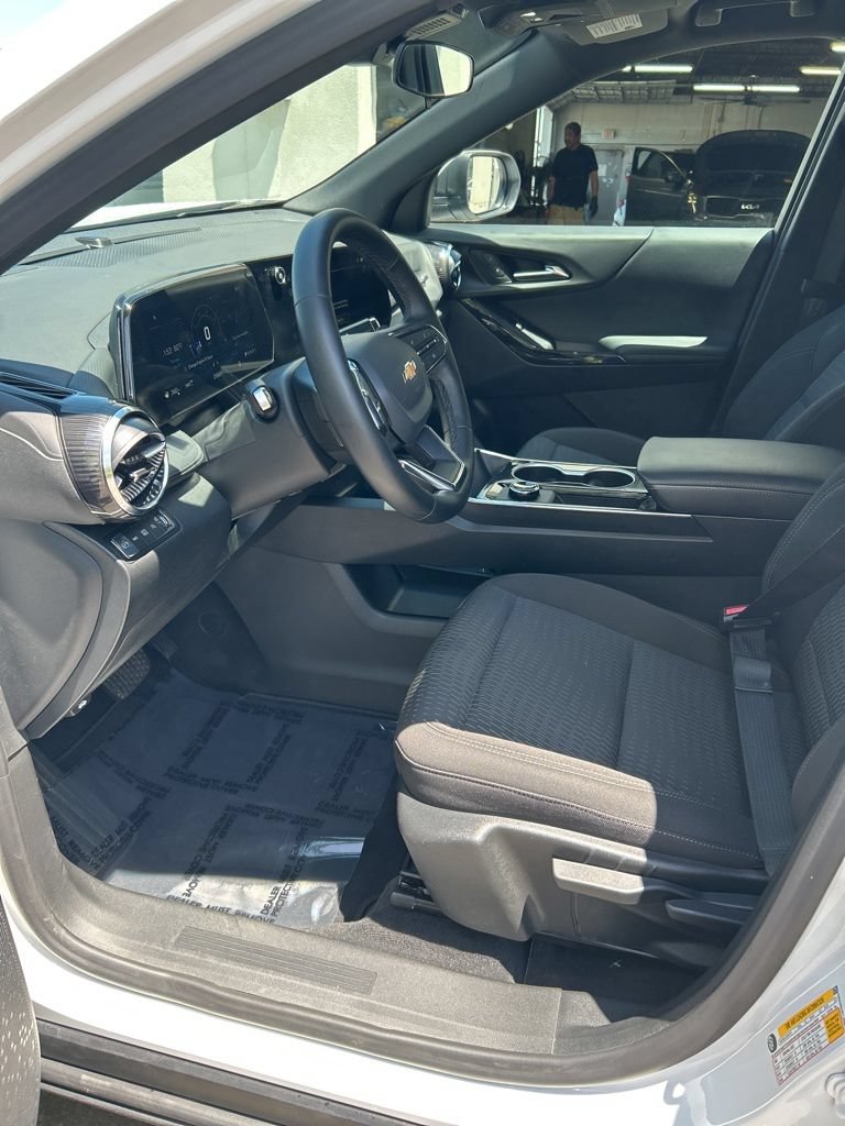Used 2026 Chevrolet Equinox LT AWD/4WD image 11