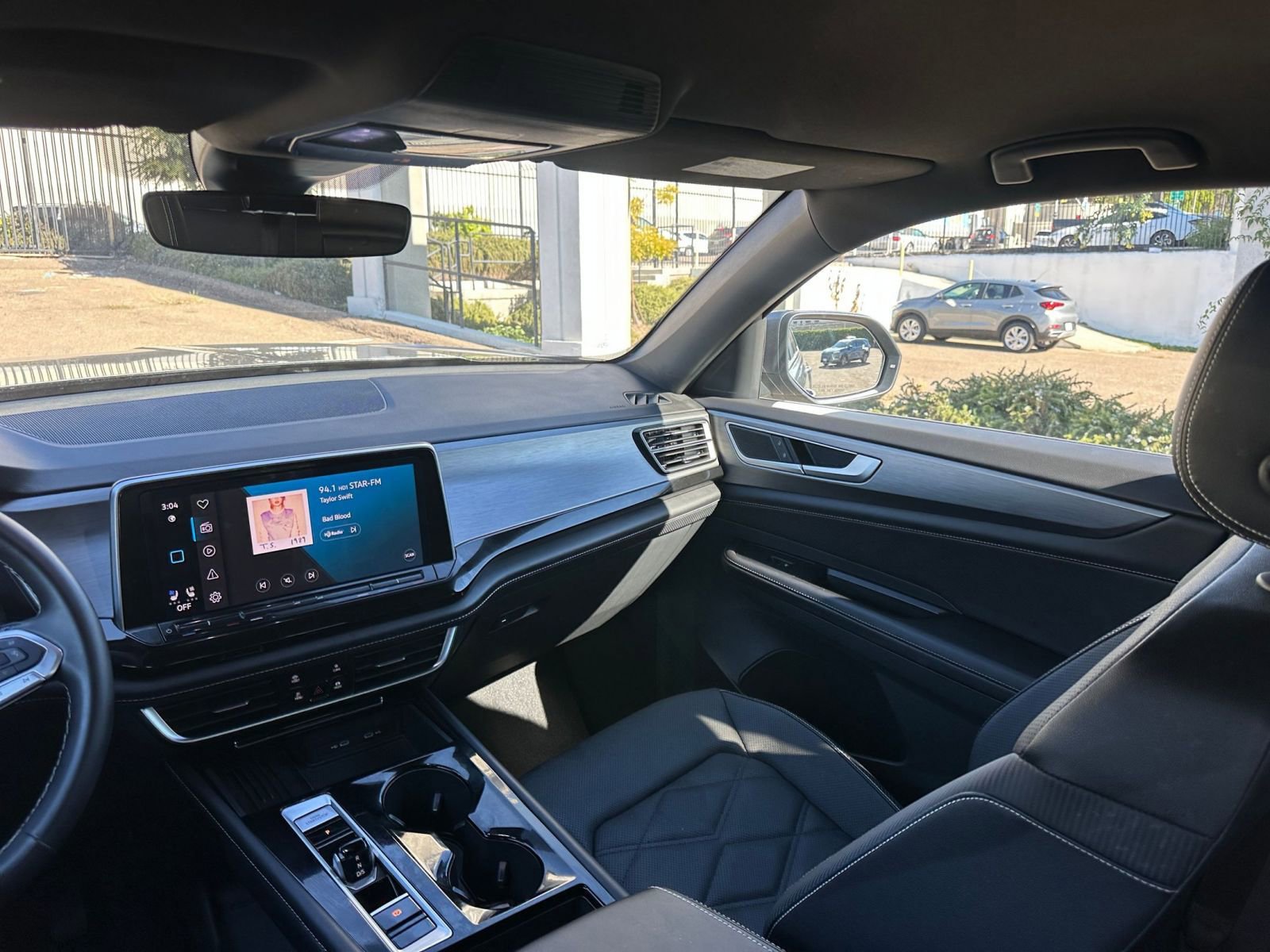 Used 2025 Volkswagen Atlas Cross Sport SE image 35