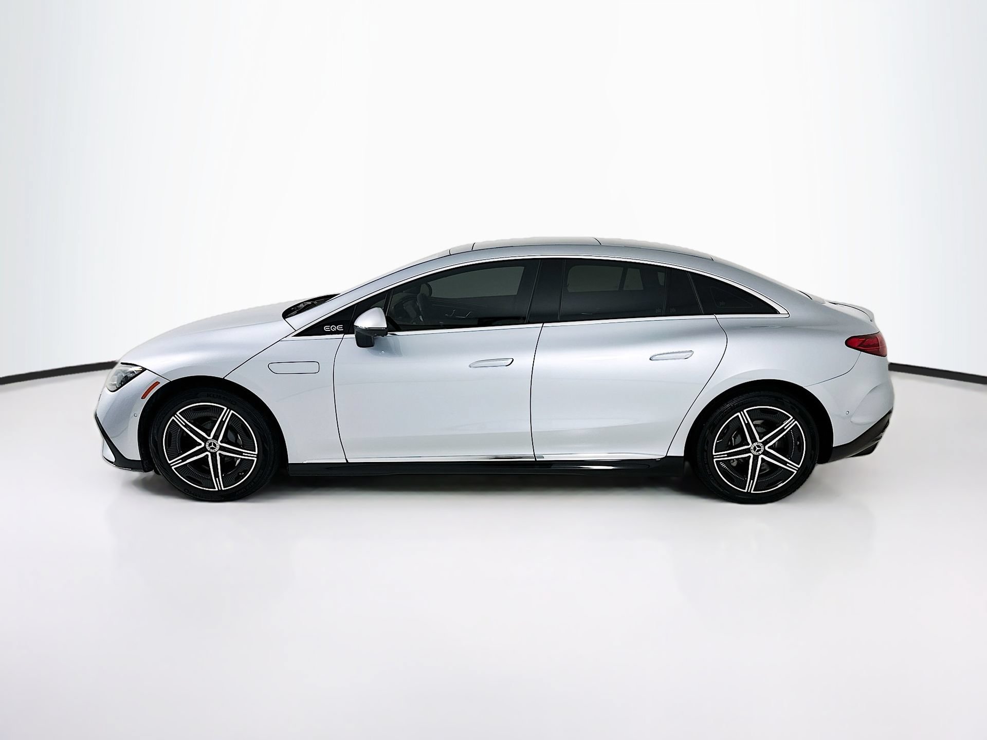 Certified 2023 Mercedes-Benz EQE 500 4MATIC Sedan image 5