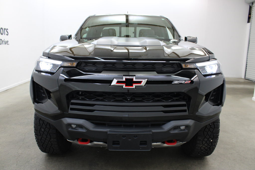Used 2025 Chevrolet Colorado ZR2 w/ Technology Package AWD/4WD image 7