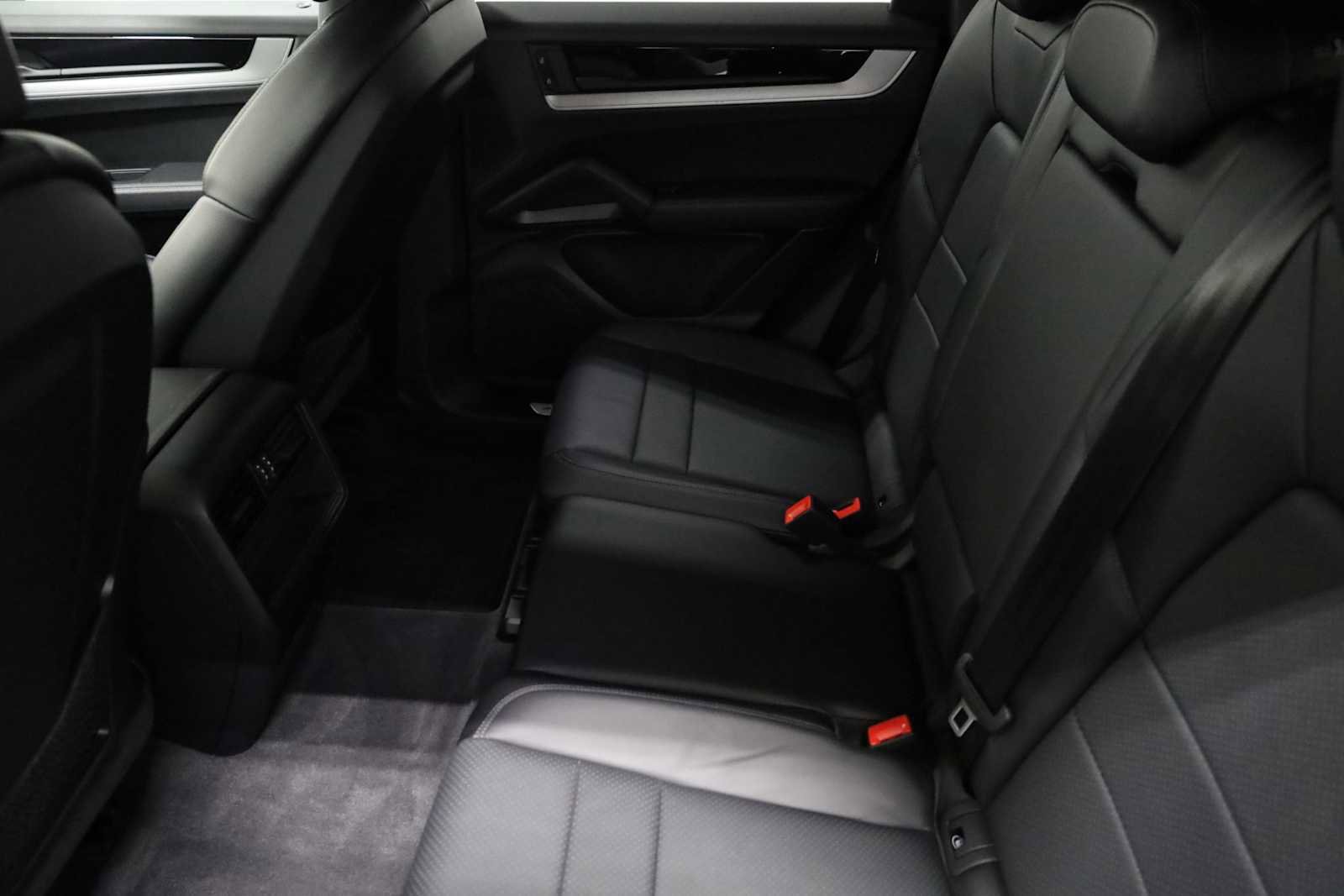 Certified 2024 Porsche Cayenne image 31