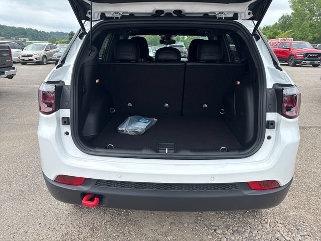 New 2026 Jeep Compass Trailhawk w/ Sun, Sound & Navigation Group AWD/4WD image 25