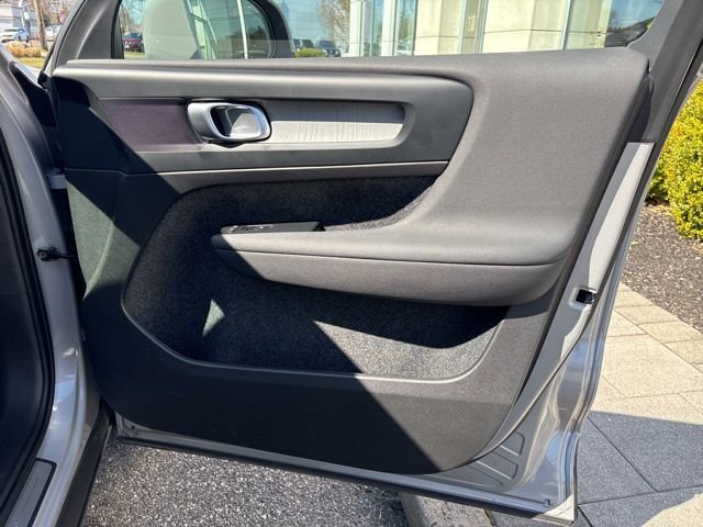 Used 2025 Volvo XC40 B5 Plus AWD/4WD image 14