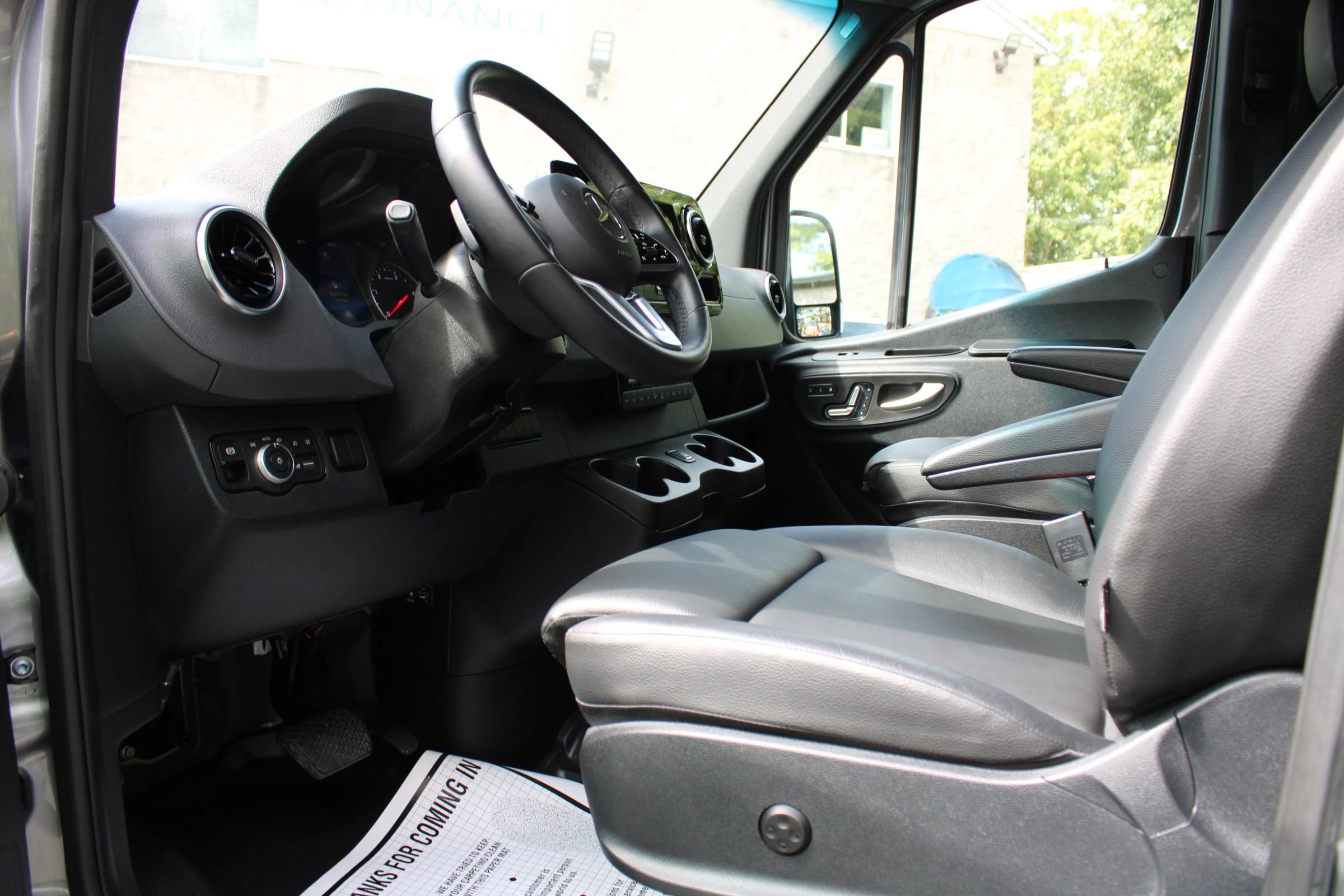 Used 2024 Mercedes-Benz Sprinter 2500 image 25