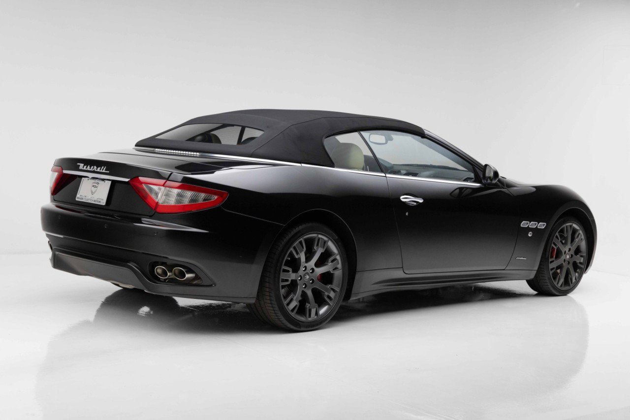 Used 2015 Maserati GranTurismo Convertible RWD image 29