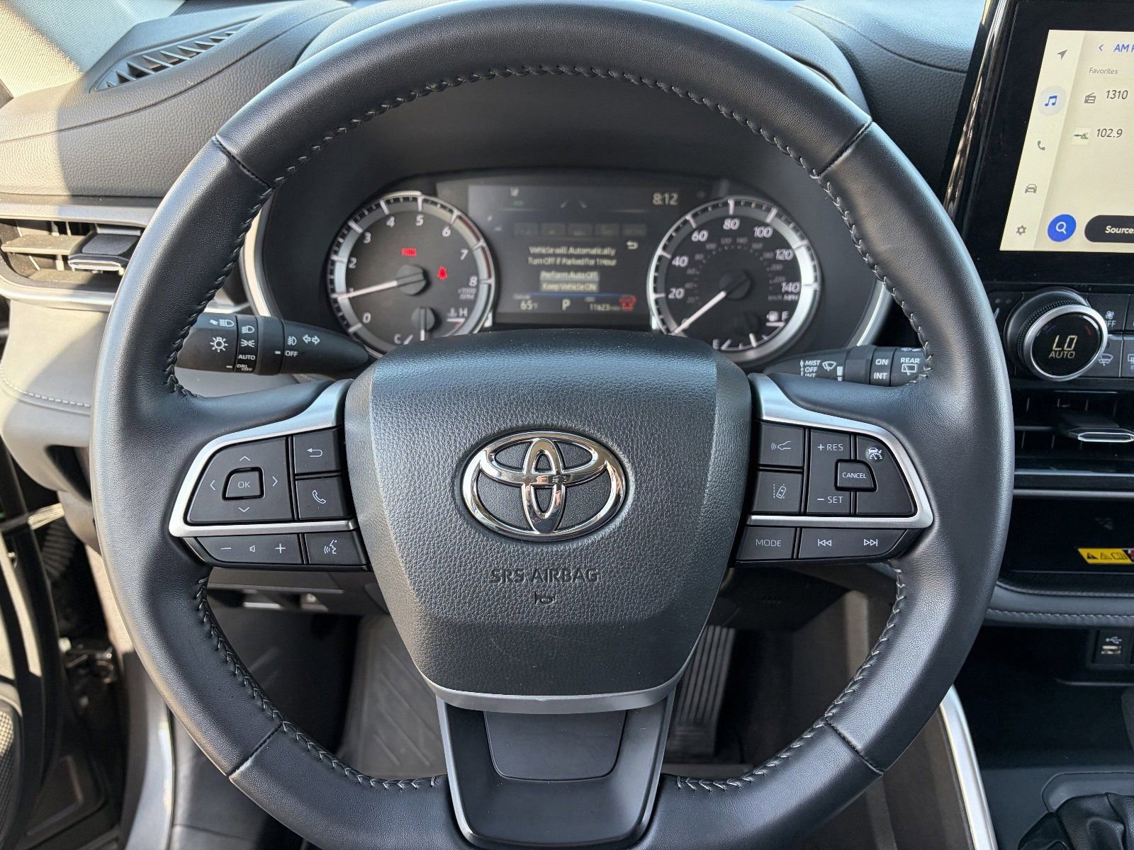 Used 2025 Toyota Highlander XLE FWD image 24