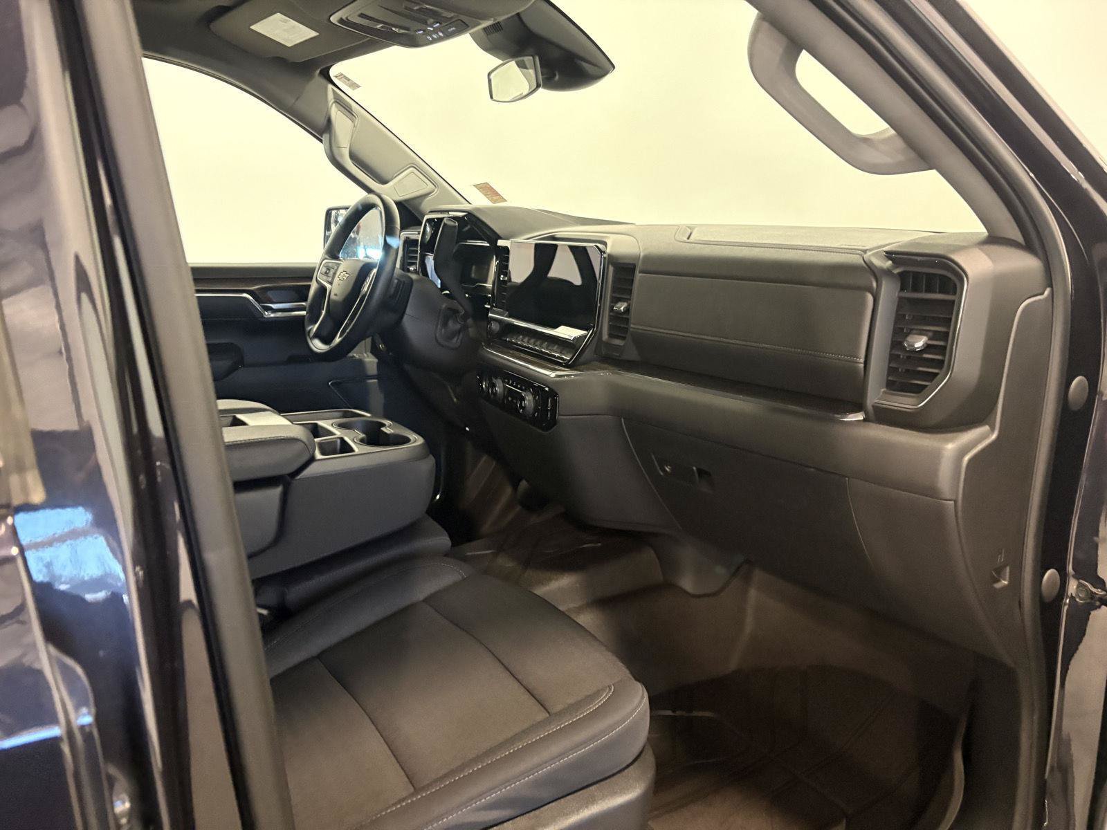 Used 2023 Chevrolet Silverado 1500 LT w/ Z71 Off-Road Package AWD/4WD image 47