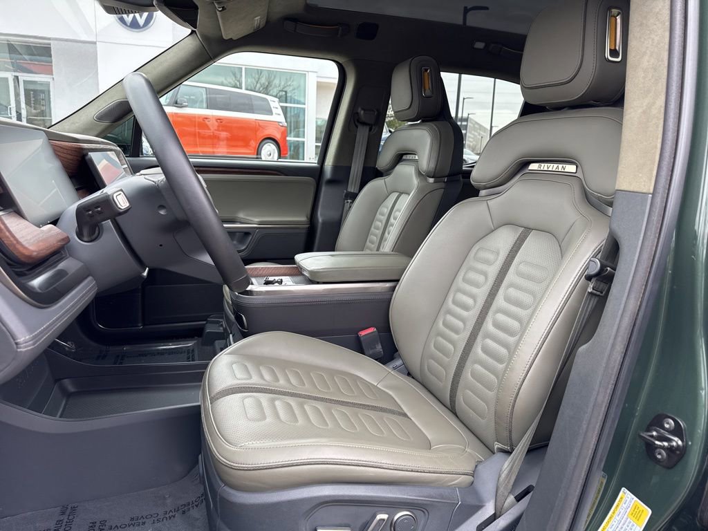Used 2023 Rivian R1T Adventure image 9