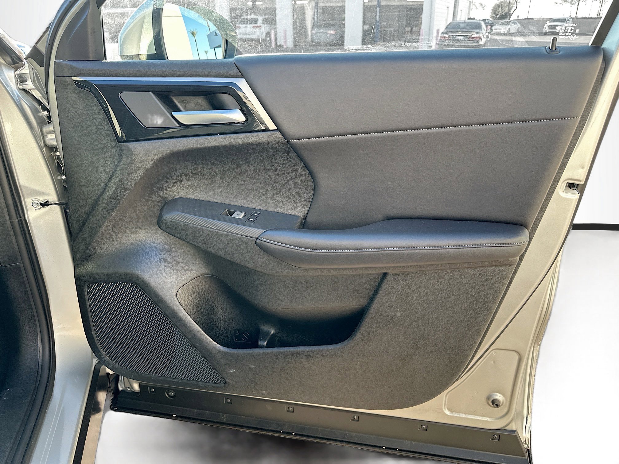 Used 2024 Mitsubishi Outlander SE Black Edition image 32