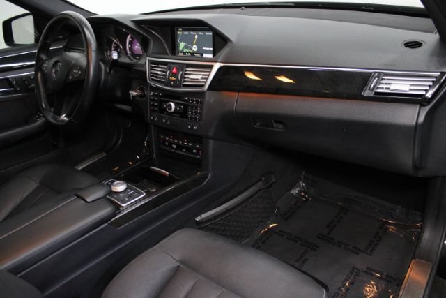 Used 2010 Mercedes-Benz E 550 Sedan w/ Premium 1 Pkg image 31