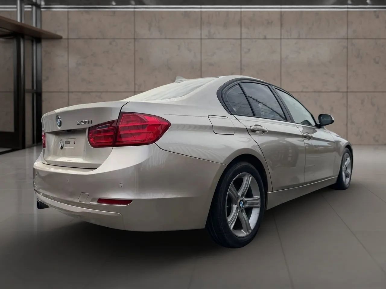 Used 2014 BMW 320i Sedan RWD image 4