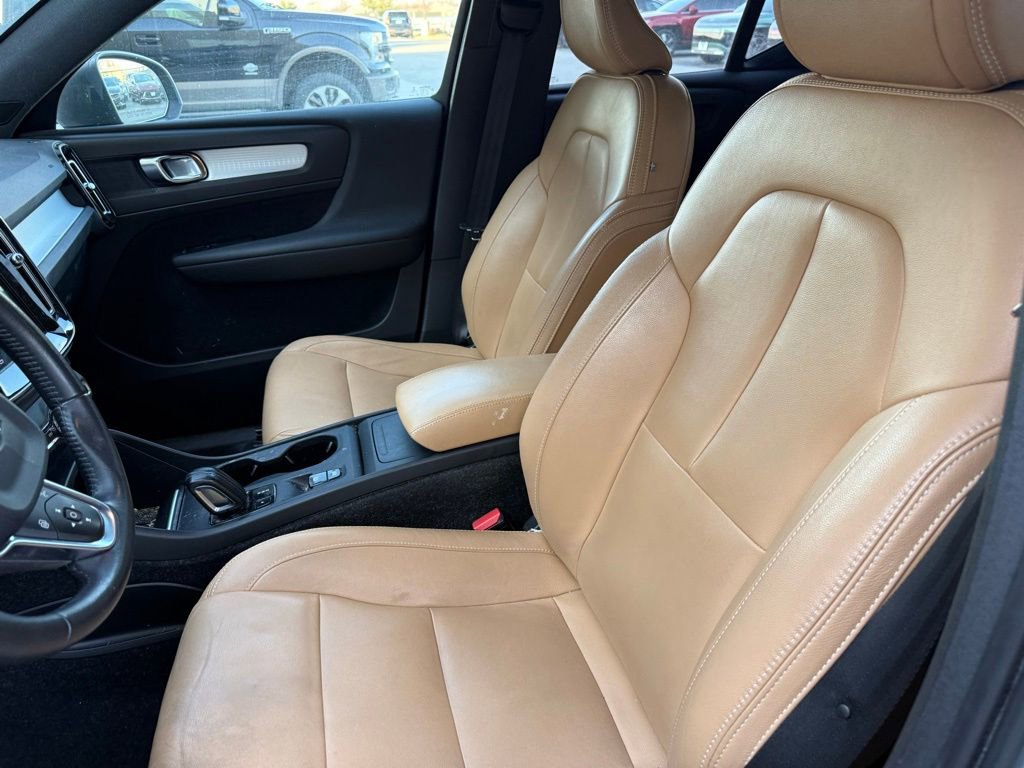 Used 2019 Volvo XC40 T5 Momentum image 10