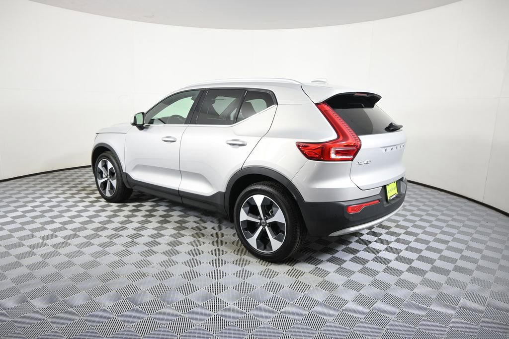 Used 2024 Volvo XC40 B5 Plus AWD/4WD image 4
