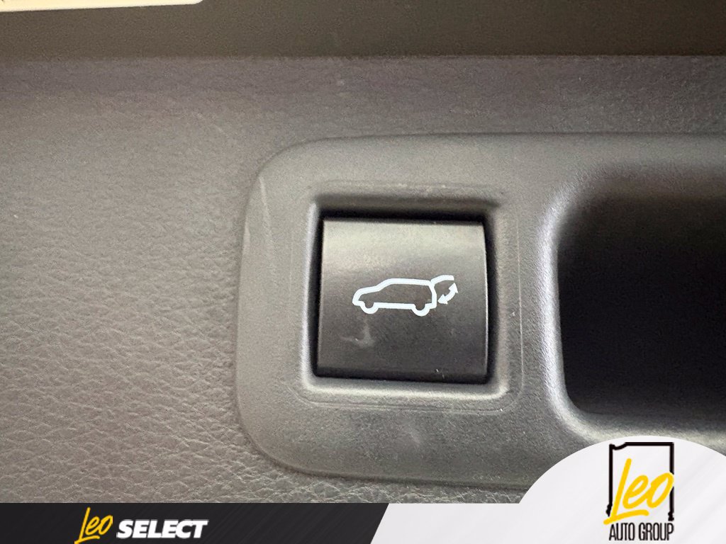 Used 2023 Toyota Highlander LE FWD image 22