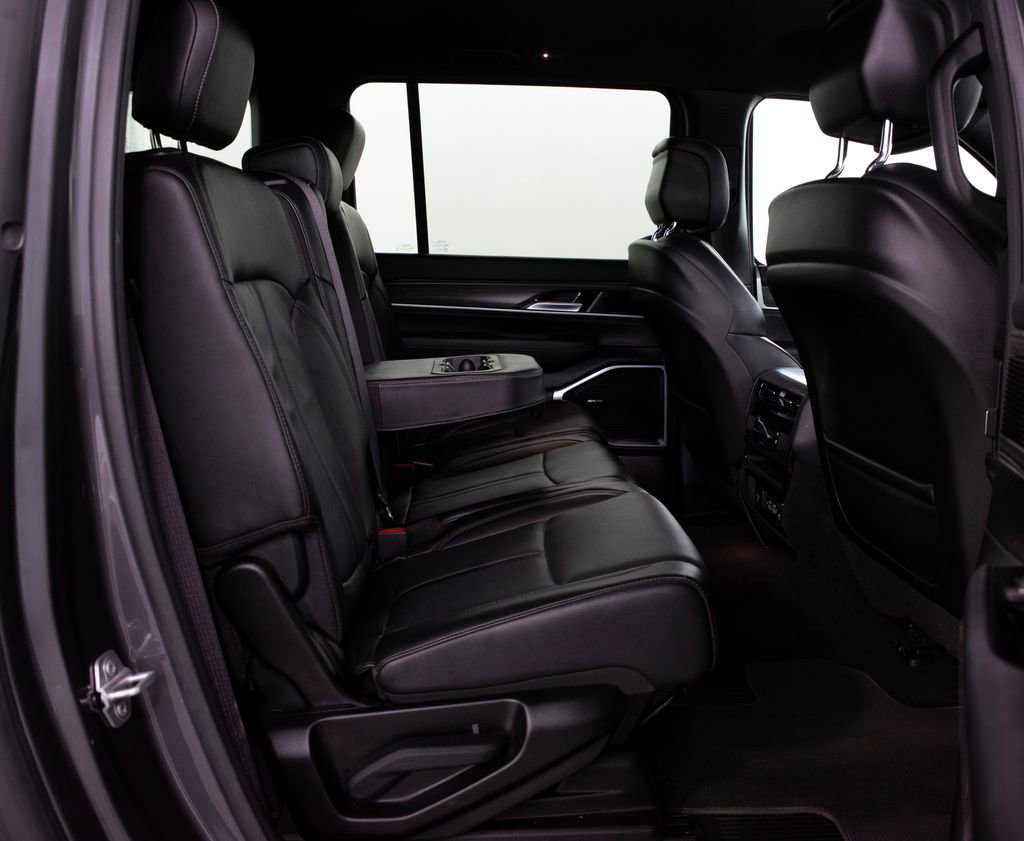 Used 2024 Jeep Wagoneer L Series III w/ Flexible Seating Group image 24