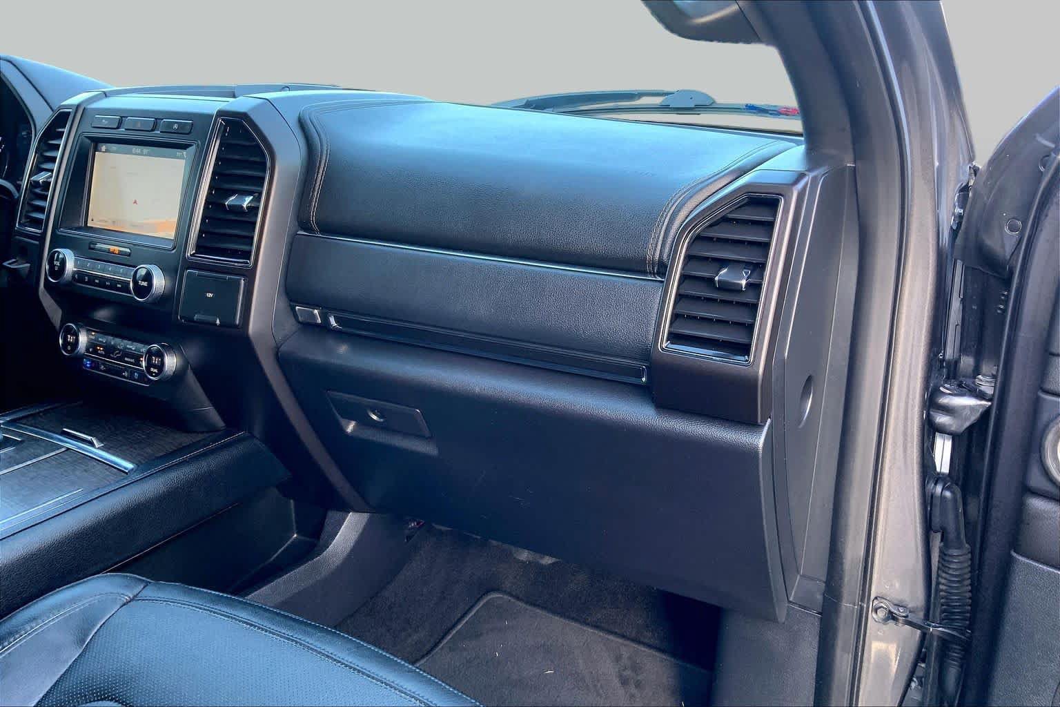 Used 2019 Ford Expedition Limited RWD image 18