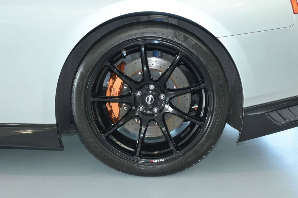 Used 2023 Nissan GT-R Premium w/ Floor Mat Package AWD/4WD image 15