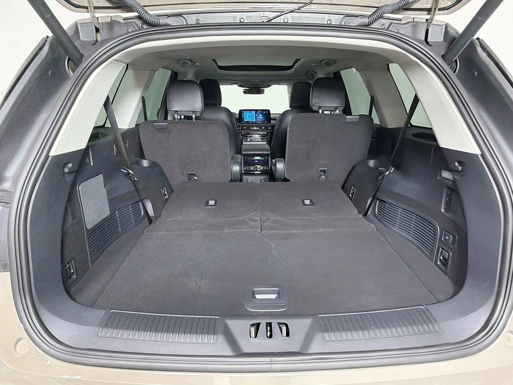 Used 2025 Lincoln Aviator 2WD w/ Equipment Group 101A image 28