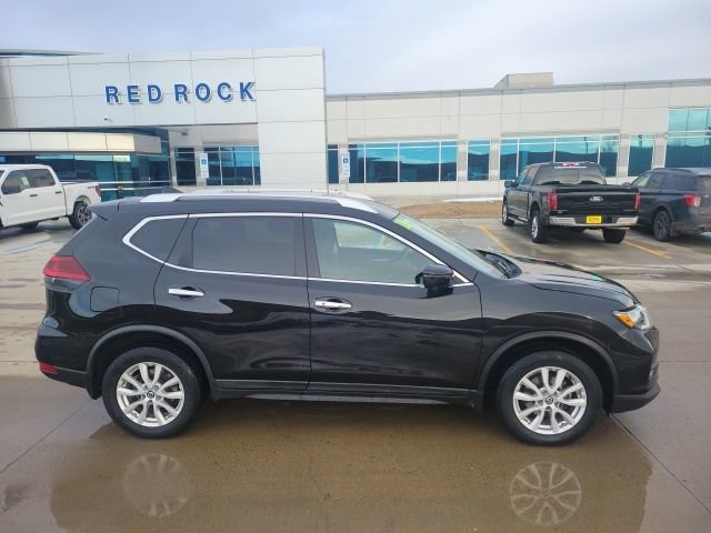 Used 2018 Nissan Rogue SV w/ Premium Package image 2