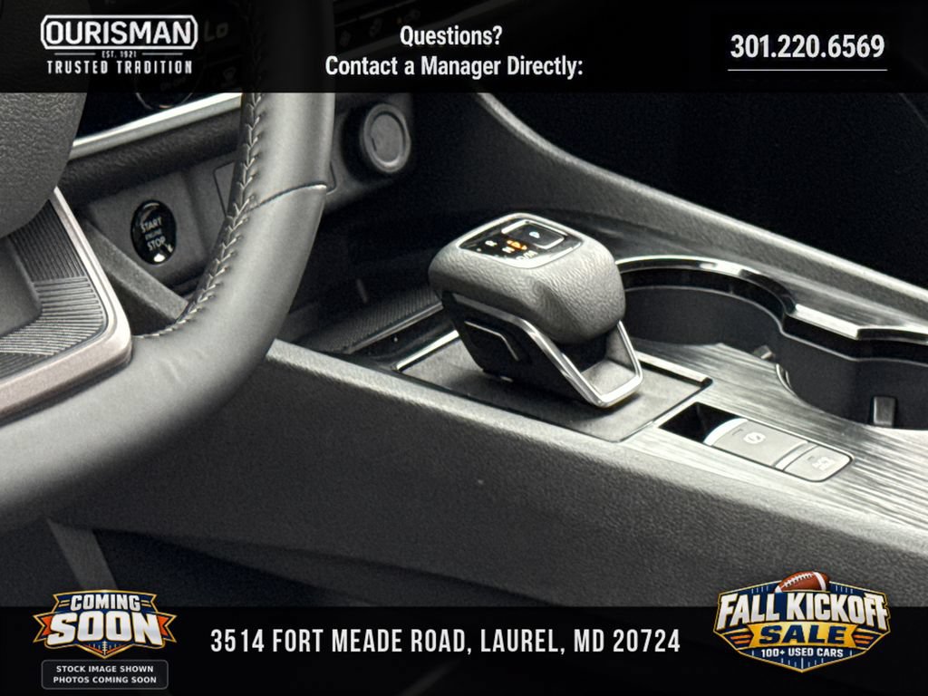 Used 2025 Nissan Rogue SV AWD/4WD image 14