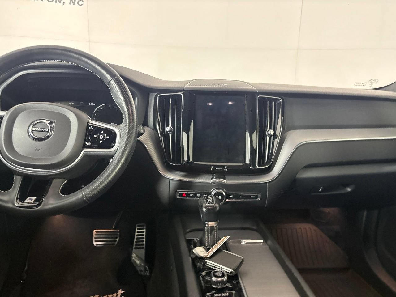Used 2019 Volvo XC60 T5 R-Design w/ Protection Package Premier FWD image 25