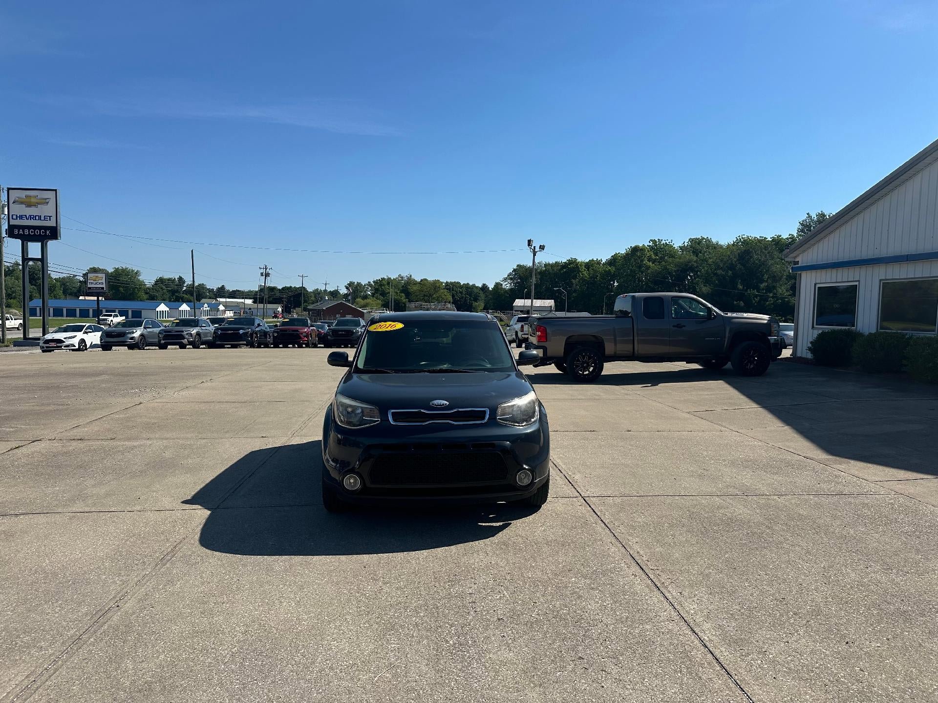 Used 2016 Kia Soul + FWD image 2