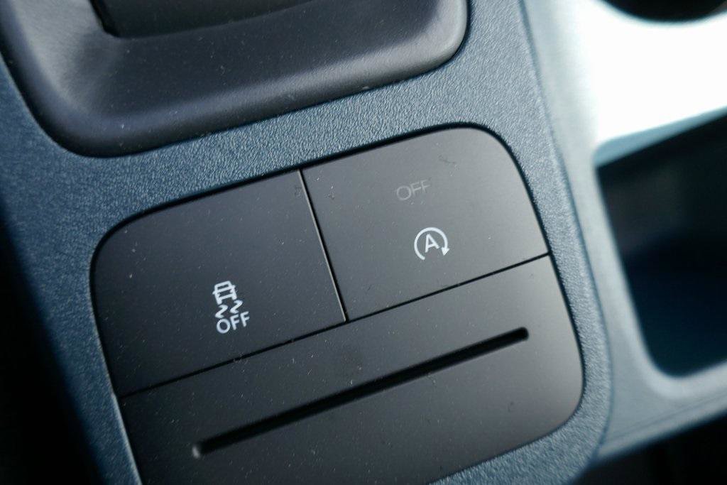 New 2025 Ford Maverick Lariat w/ Black Appearance Package image 16