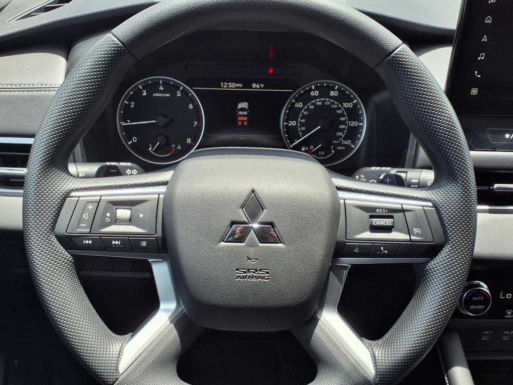 New 2025 Mitsubishi Outlander ES image 13
