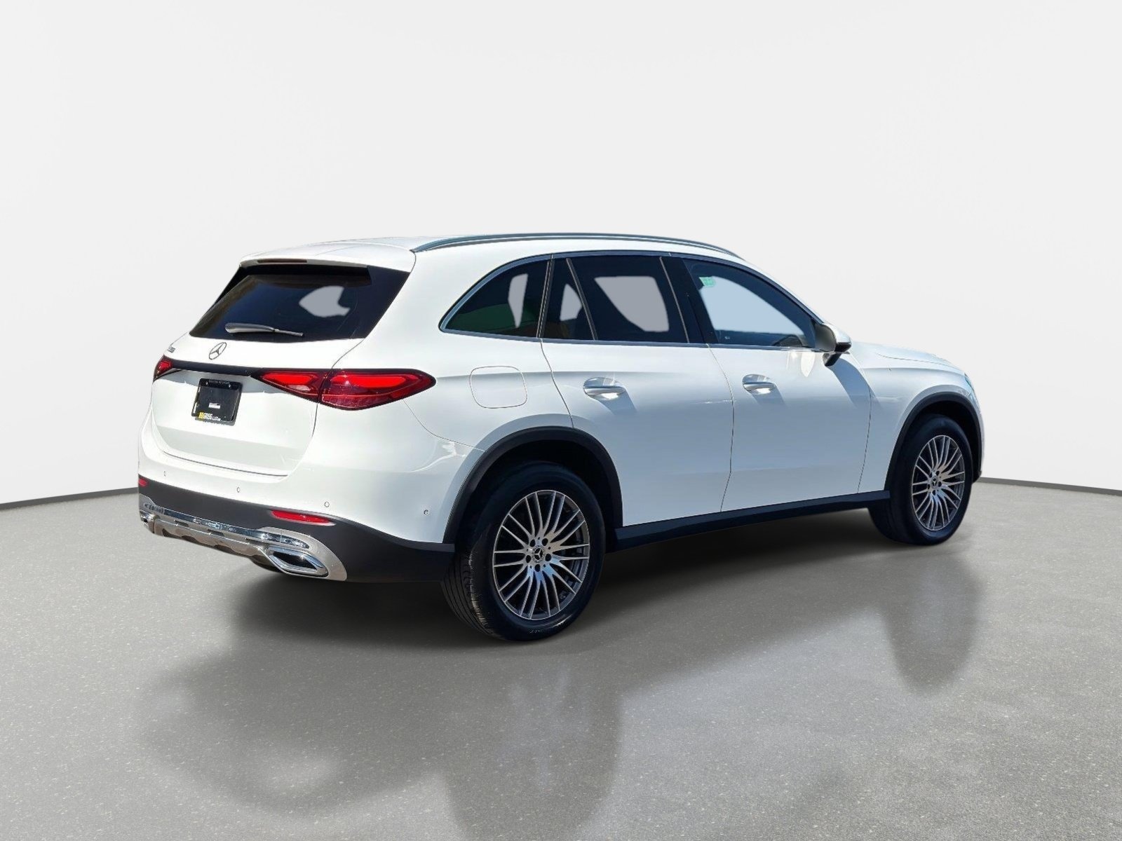 Used 2025 Mercedes-Benz GLC 300 image 3