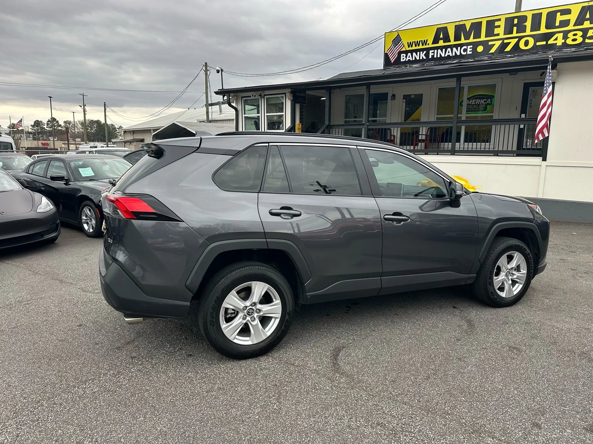 Used 2019 Toyota RAV4 XLE w/ Convenience Package image 9