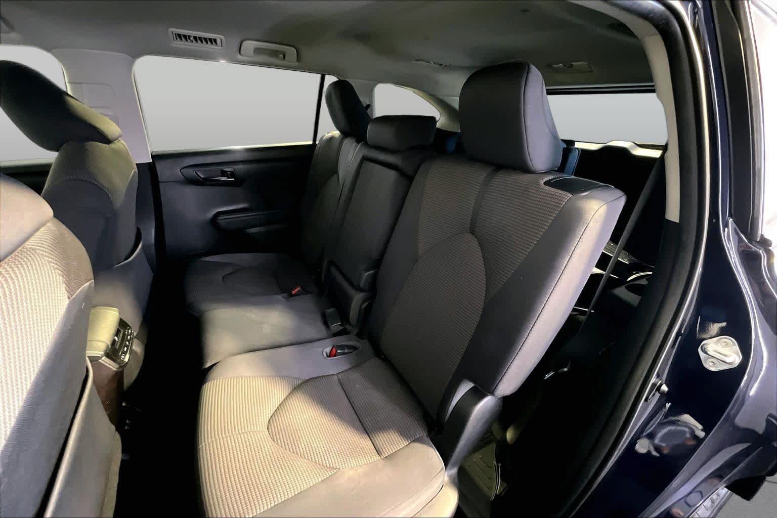 Used 2020 Toyota Highlander LE AWD/4WD image 21