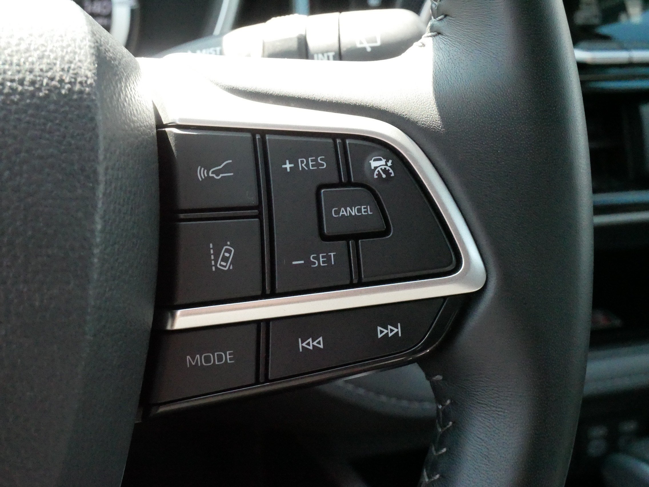 Used 2025 Toyota Highlander XLE AWD/4WD image 26