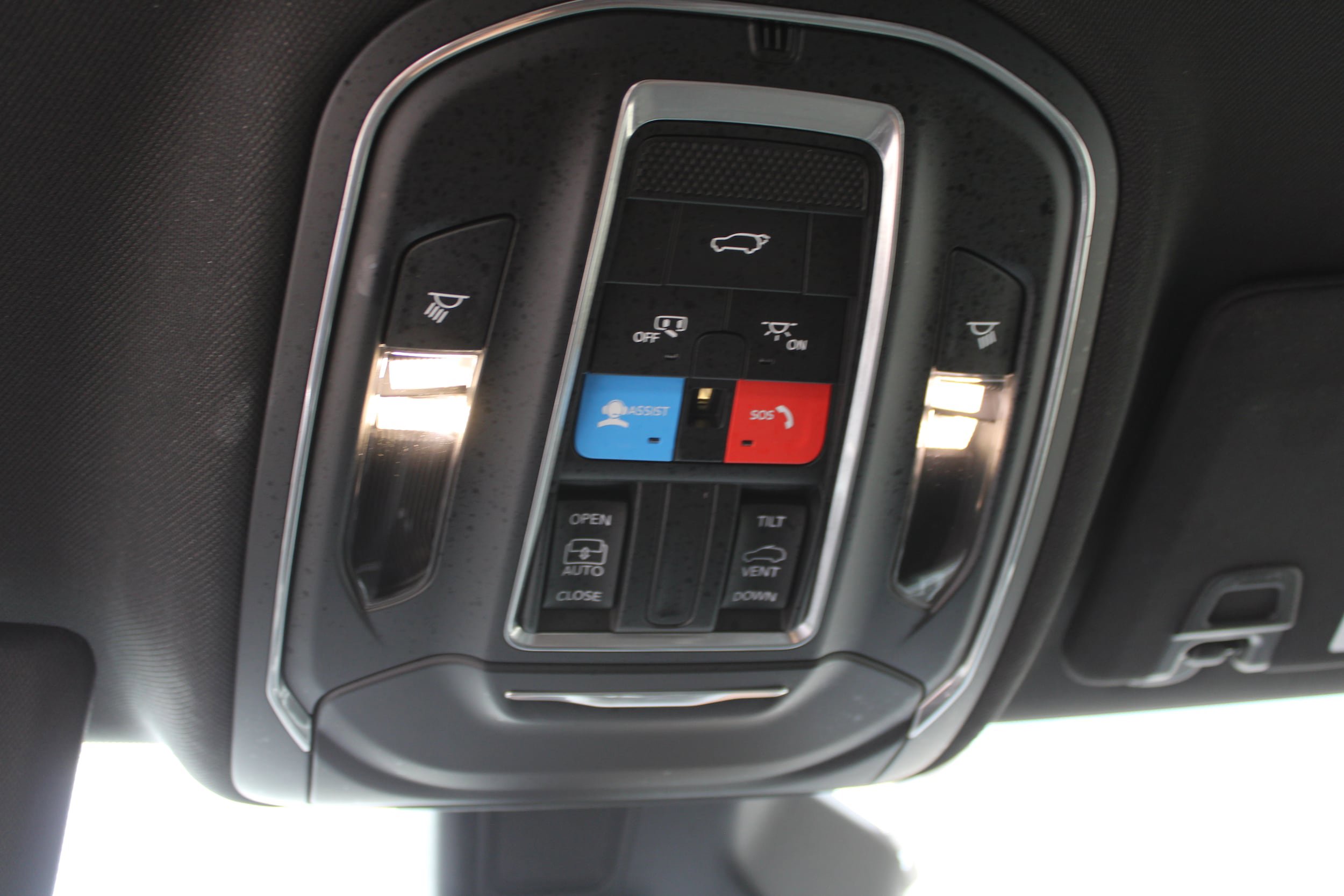 New 2025 Jeep Grand Cherokee Altitude RWD image 8