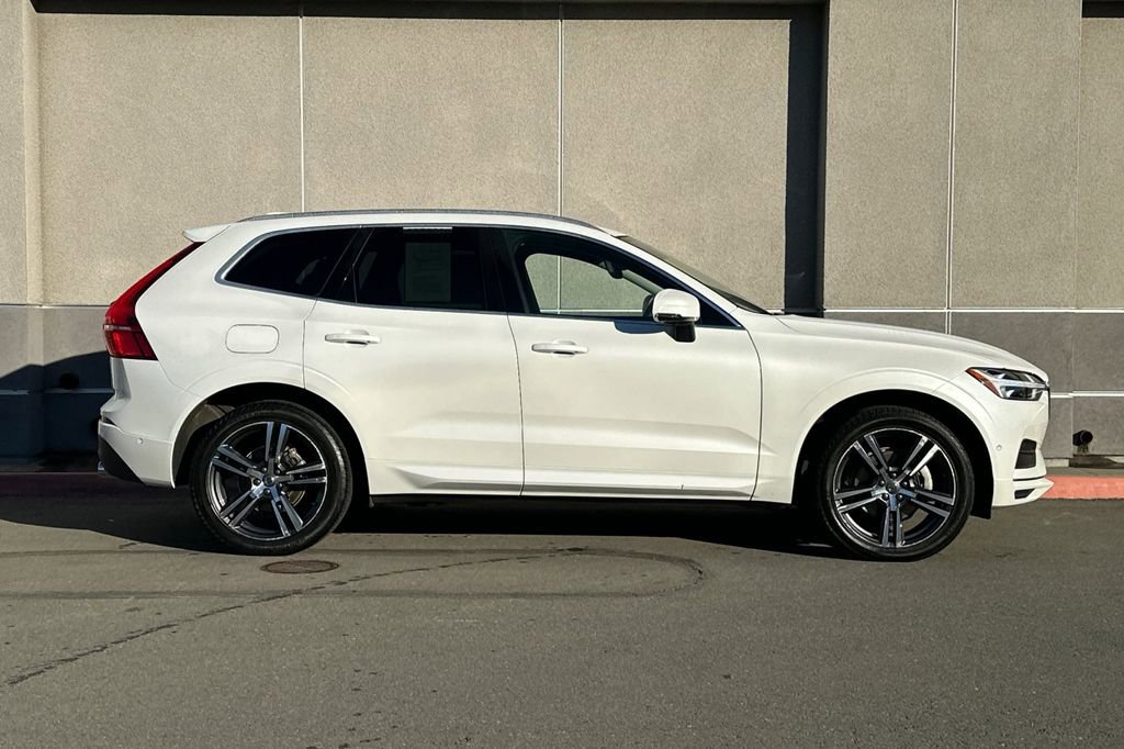 Used 2019 Volvo XC60 T5 Momentum w/ Premium Package image 3