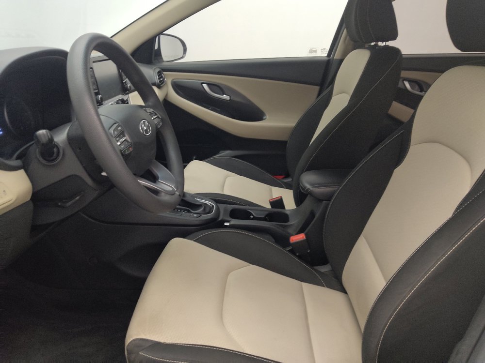 Used 2018 Hyundai Elantra GT FWD image 17